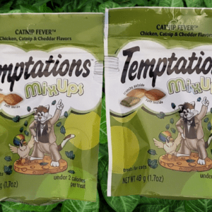 Temptations MixUp Cat Treats Chicken Catnip Fever 48g